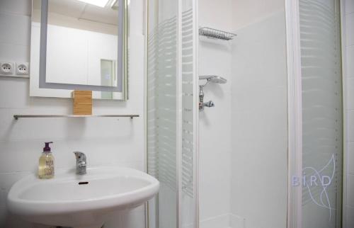 Beautiful authentic apartment in the heart of old Antibes photo 6