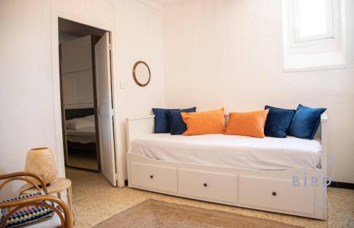 Beautiful authentic apartment in the heart of old Antibes photo 11