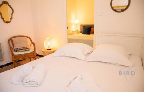 Beautiful authentic apartment in the heart of old Antibes photo 12