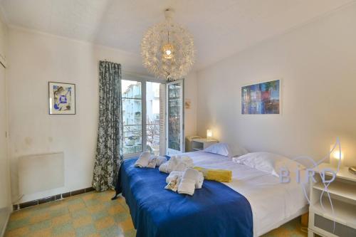 Walking distance from the old town and the sea
