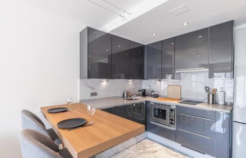 3 High-End Rooms Central