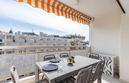 3 High-End Rooms Central
