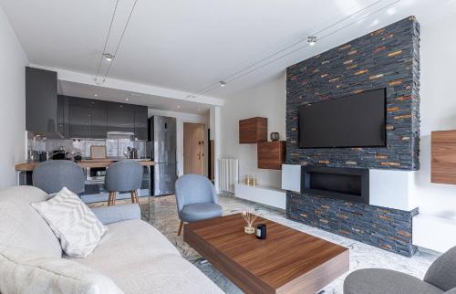 3 High-End Rooms Central