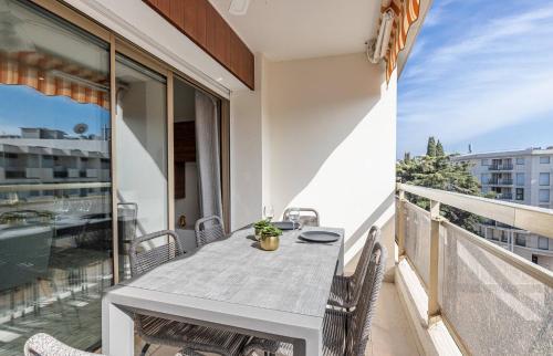3 High-End Rooms Central