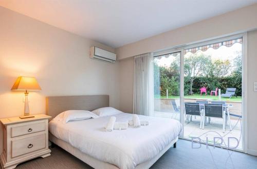 Spacious apartment Pool and Parking