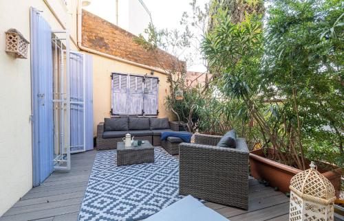 Atypical apartment old town in Cannes large terrace