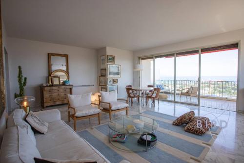Smart flat in Antibes sea view AC parking and pool