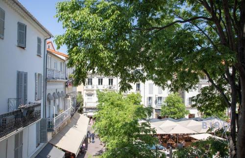 Bright 1BR in the Heart of Old Antibes Place Nationale