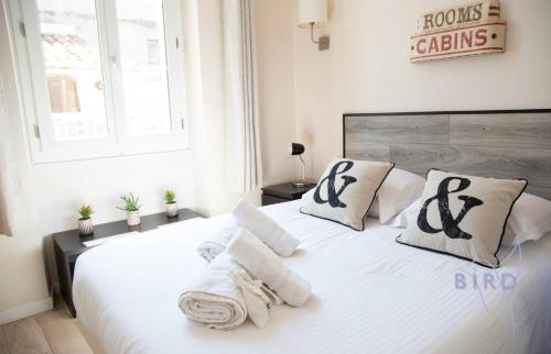 Bright 1BR in the Heart of Old Antibes Place Nationale