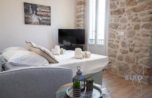 Bright 1BR in the Heart of Old Antibes Place Nationale