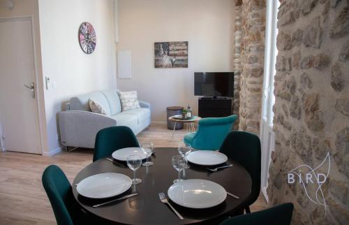 Bright 1BR in the Heart of Old Antibes Place Nationale