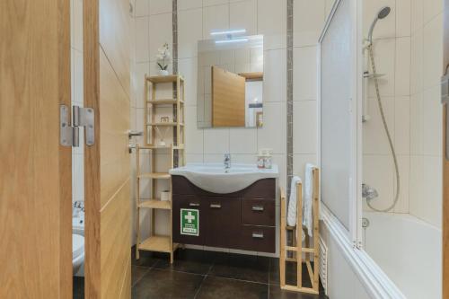 #387 Family-Friendly Apartment Near the Beach