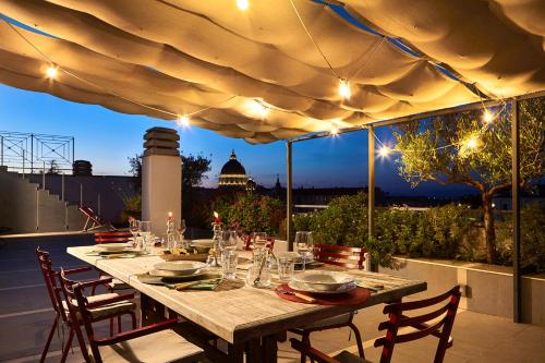 Delmirani's Book Apartments - Vatican View photo 17