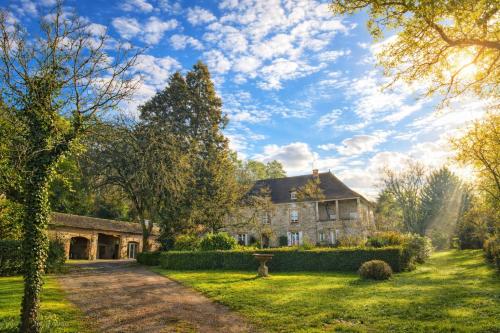 a large house with a yard in front of it at LES TROIS L in Gindou