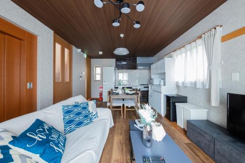 NEW Cozy house with Elevator, Free Internet