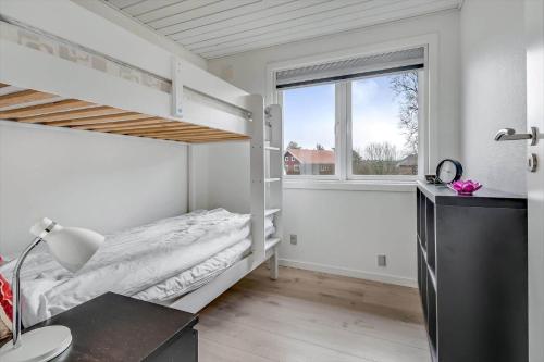 a bedroom with a bunk bed and a window at C11629-Hemmet-Ildervej-10 in Hemmet