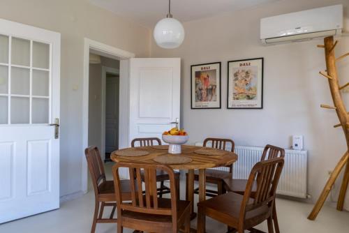 a dining room with a wooden table and chairs at Büyükada Apart Hotel in Adalar