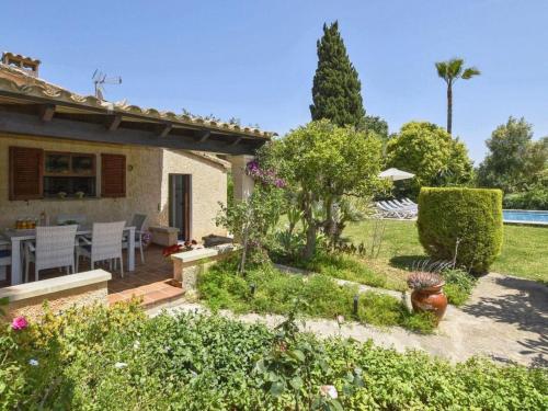 Holiday Home Haus mit Schwimmbad für 6 Personen 5 min vom Mee by Interhome