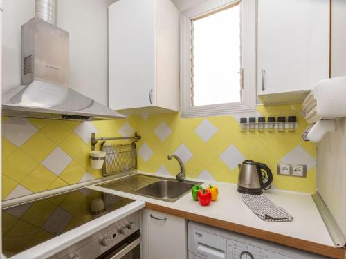 Apartment Poble Nou - Llacuna by Interhome
