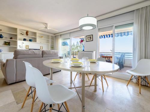 Apartment Helios by Interhome