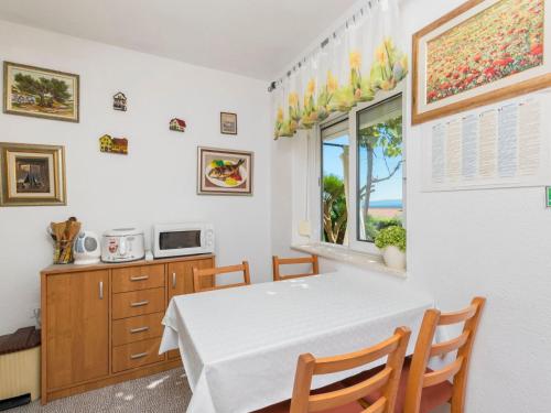 Apartment Ruhiggelegenes Apartment mit Terrasse in Strandnähe by Interhome