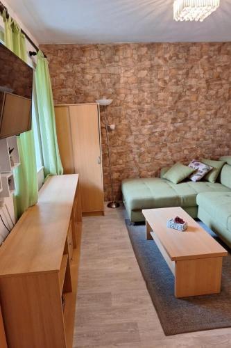 Apartment Ruhiggelegenes Apartment mit Terrasse in Strandnähe by Interhome