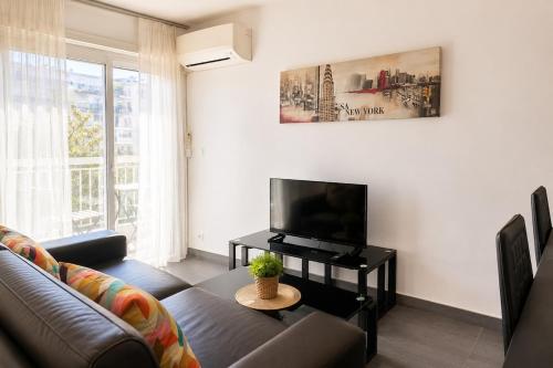 Nice fully equipped studio with comfortable AC