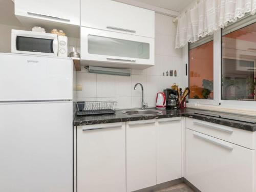 Apartment Appartement in Okrug Gornji mit Großer Terrasse by Interhome