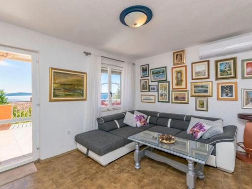 Apartment Ruhiggelegenes Apartment mit Terrasse in Strandnähe by Interhome
