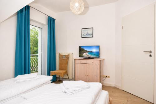 two beds in a room with a window at Ferienhaus Alisch Fewo 2 in Warnemünde