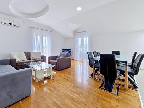 Apartment Mary & Klara-1 by Interhome