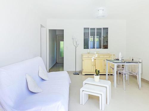Apartment Le Val des Pins by Interhome