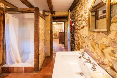 a bathroom with a bath tub and a sink at Maison De Charme Avec Jacuzzi in Arcangues