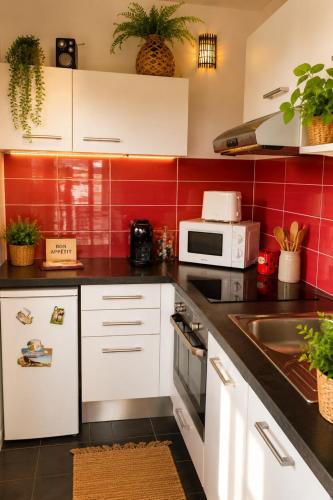 Comfortable studio less than 5 minutes from beaches, train station and shops