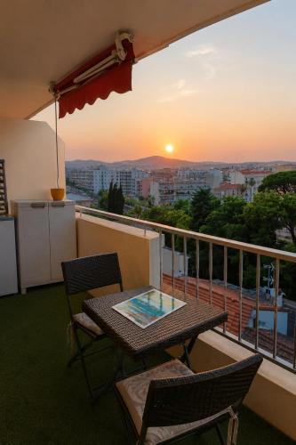 Comfortable studio less than 5 minutes from beaches, train station and shops