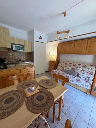 Mountain studio for 4 people - Nyon gondola within walking distance