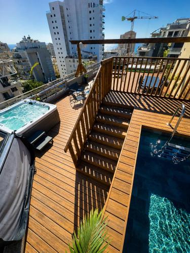 Skyline Sea Spa Penthouse with Private Pool & Jacuzzi