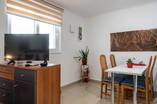 Myrto lower ground floor studio