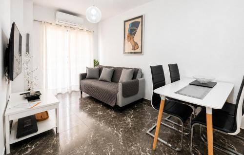 Beach Front Apartment In Torrevieja With Wifi
