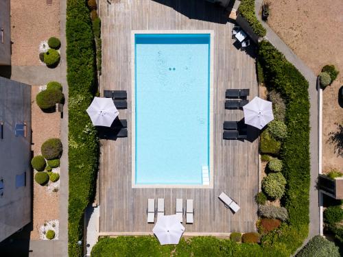 an overhead view of a swimming pool with umbrellas at Casa Mia in Porto-Vecchio