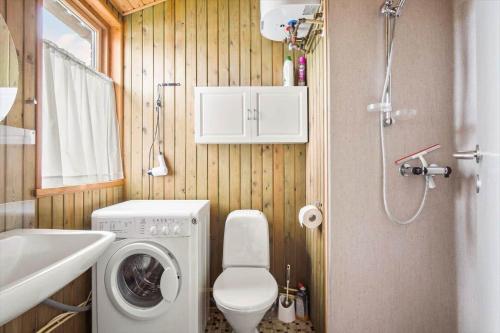 a bathroom with a washing machine and a toilet at FY269-Faaborg-Lille-Stege-2 in Faaborg