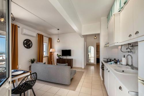 Blue Sky Apartment