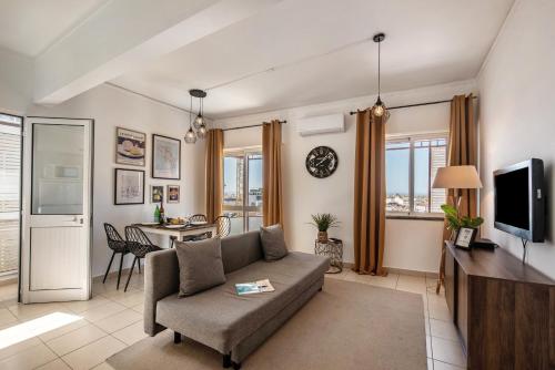 Blue Sky Apartment