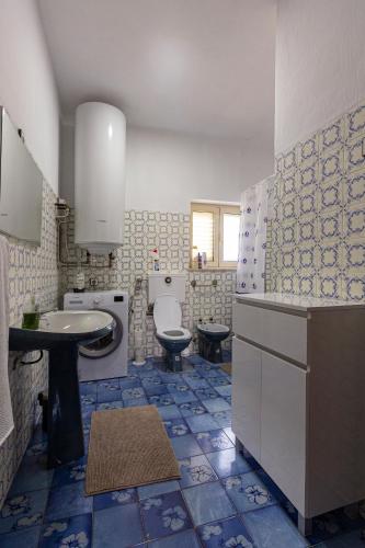 a kitchen with a sink and a toilet in it at Casa de Jonathan in Vilarinho do Souto