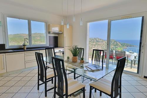 Haut de villa avec piscine privée et vue panoramique mer et Esterel