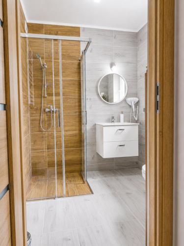 a bathroom with a shower and a sink at Willa Panorama 881-751-206 in Polańczyk