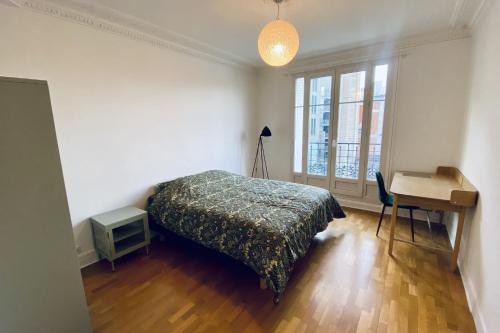 Bright 47m near Montparnasse & Metro 13