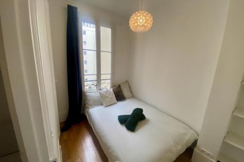 Bright 47m near Montparnasse & Metro 13