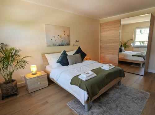 a bedroom with a large bed with towels on it at Stadtwohnung mit Flair in Recklinghausen