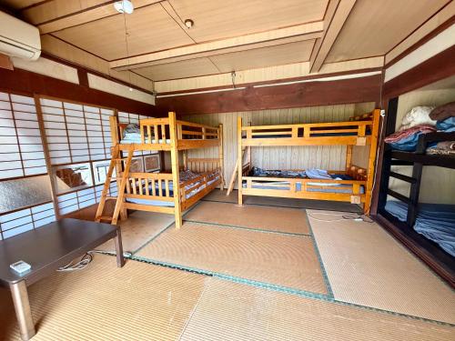 a room with two bunk beds and a table at 未来のふるさと村 in Yamaguchi